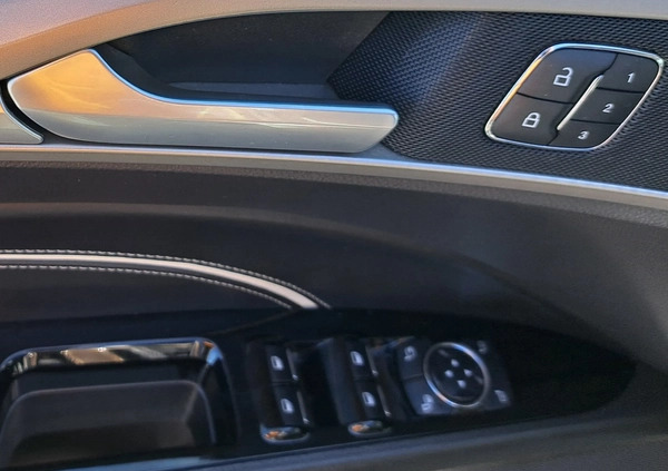 Ford Mondeo cena 87900 przebieg: 71800, rok produkcji 2018 z Ciechanów małe 56